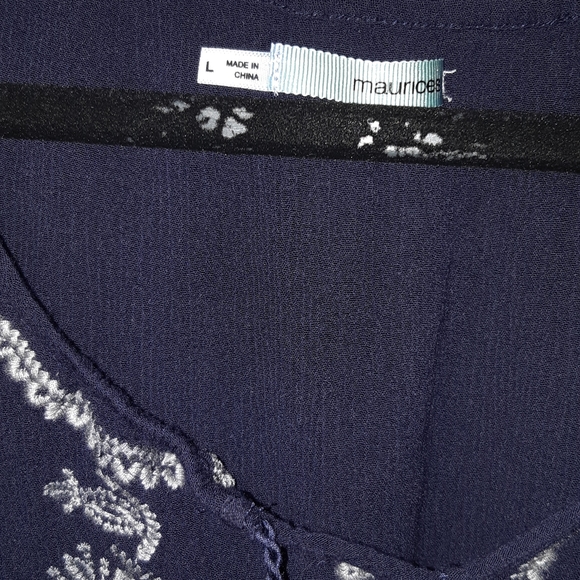 2/25 Sleeveless embroidered navy top - Picture 3 of 3